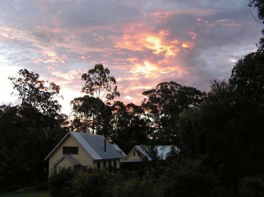 Glass House Mountains Ecolodge Exterior photo